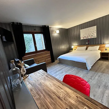 Fontaine Du Mont Blanc & Hotel Les Houches