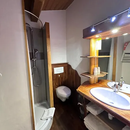 Fontaine Du Mont Blanc & Hotel Les Houches